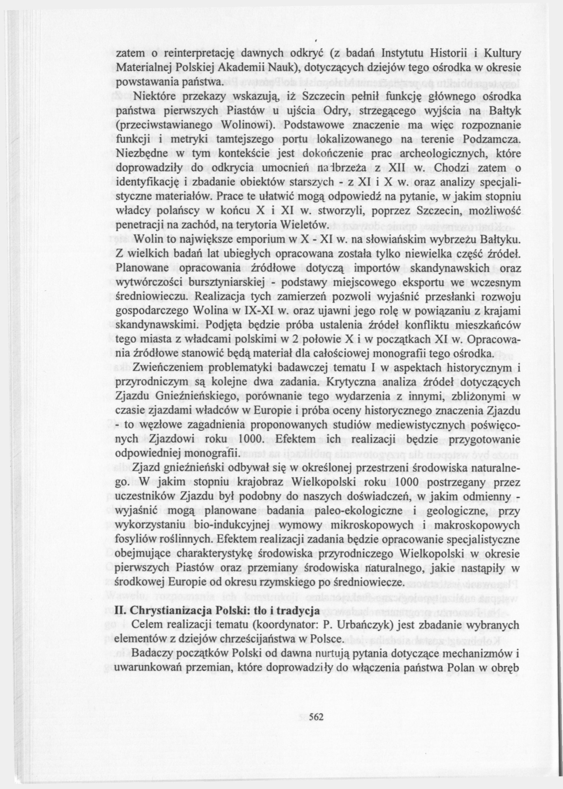 zatem o re interpretację dawnych odkryć (z badań Instytutu Historii i Kultury Materialnej Polskiej Akademii Nauk), dotyczących dziejów tego ośrodka w okresie powstawania państwa.