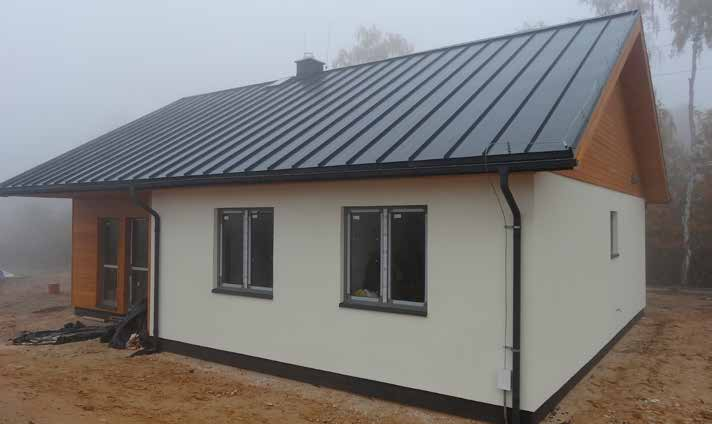 OBIEKT REFERENCYJNY 7 Powietrzna pompa ciepła typu monoblok w budynku energooszczędnym W 2015 roku, w nowo wybudowanym, energooszczędnym budynku mieszkalnym, o powierzchni użytkowej 110 m 2, została
