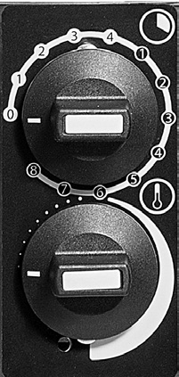 9. Obsługa regulatora czasu i termostatu modelu C Włącznik czasowy Termostat Reset bezpiecznika termicznego 10 Włącznik czasowy (4+8 godz.) działa jako główny przełącznik pieca.