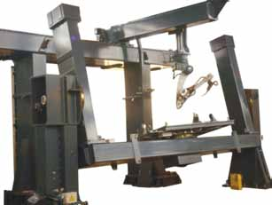 Ry 1 Przykładowe stanowisko do spawania elementów wielkogabarytowych z robotem Panasonic i 1 Example system for welding large structure with Panasonic robot Kolejną napotykaną przeszkodą przy