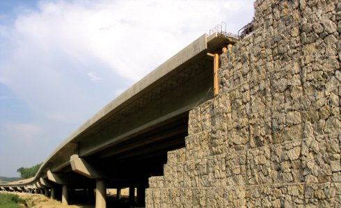 Walory architektoniczne jako kryterium doboru ścian oporowych MACCAFERRI POLSKA Sp. z o.o. Data wprowadzenia: 03.06.2016 r.