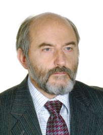 BANK I KREDYT wrzesieƒ 2005 Od Redakcji 1 Wojciech Charemza W ciàgu ostatnich lat mo na zaobserwowaç istotny wzrost zaanga owania czo owych banków centralnych w badania naukowe, zarówno o charakterze