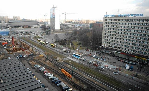 TERENY ULIC MIEJSKICH niska jakość terenów publicznych, ekstensywne wykorzystanie terenu zurbanizowanego, zanieczyszczenie środowiska.