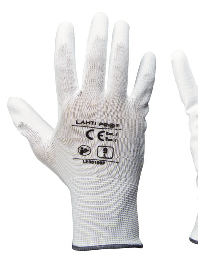 całkowitej ochrony elektrostatycznej rękawice powinny być noszone razem z odzieżą