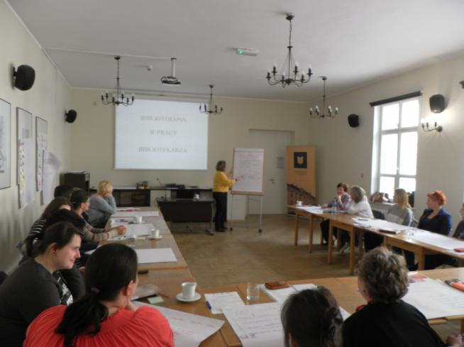 Szkolenia prowadzone przez Elżbietę Nawrocką pozwoliły poznać nowe metod i form pracy, zapoznać się z podstawowymi etapami