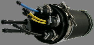 Mufa OZKS160 NK Głowica mufy posiada trzy wejścia okrągłe o średnicy 18 mm oraz gardziel owalną dla dwóch kabli o średnicy 22 mm.