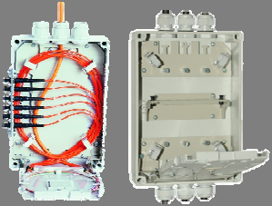 2 skrzynki są wyposażone w jedną kasetę KSP12, jeden moduł PS010 typu FC-ST lub SC-E2 zamontowany na wewnętrznym wsporniku, trzy dławiki kablowe PA16 10-14mm (od góry lub od dołu) oraz opcjonalnie