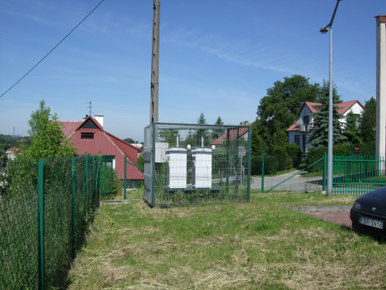 1.2. Wyniki badań jakości powietrza ze stacji w Bochni Badania monitoringowe w 2015 roku prowadzono w stacji pomiarów zanieczyszczeń powietrza, zlokalizowanej w Bochni przy ul. Konfederatów Barskich.