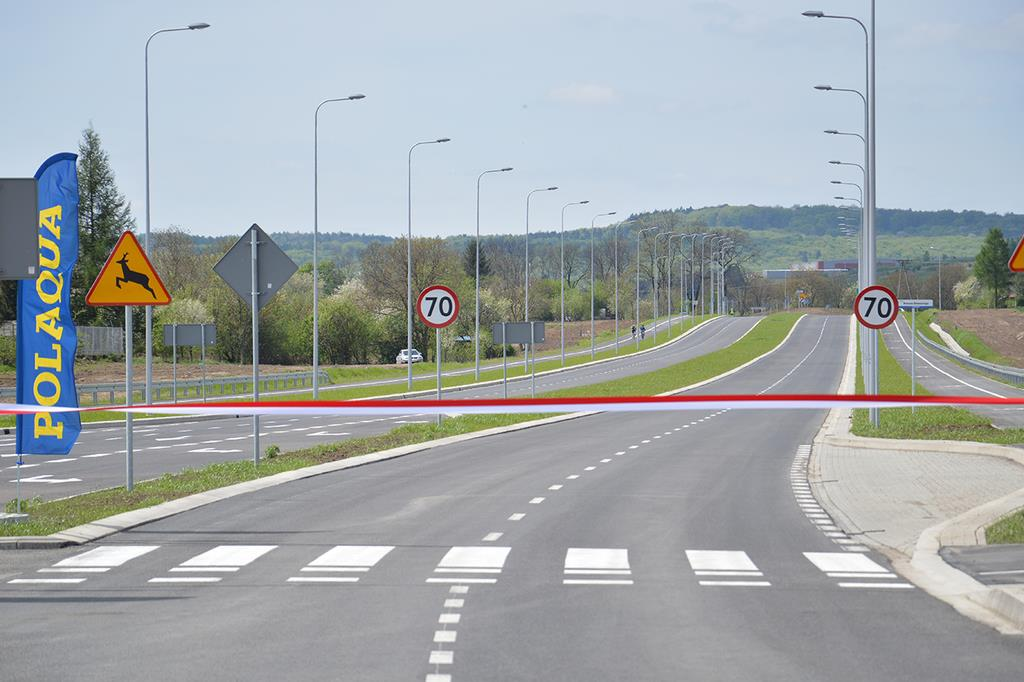 Inwestycje zakończone w 2015 roku Budowa drogi obwodowej miasta Przemyśla łączącej drogę krajową nr 28 z drogą wojewódzką nr 885 budowa drogi o długości 3, 98 km przebudowa ul.