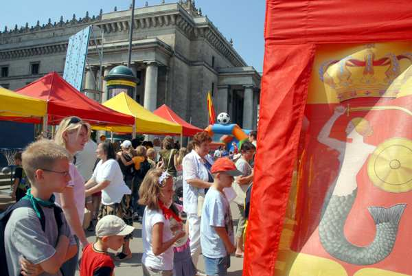 Dziecięca stolica 24 maja Plac przed Pałacem MłodzieŜy, park Świętokrzyski 10.edycja przygotowana przez Dom Kultury DoroŜkarnia i Miasto st.