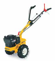 rpm 2,8 kw @ 3100 rpm Pojemność zbiornika paliwa 1 l 0,9 l Pojemność przekładni