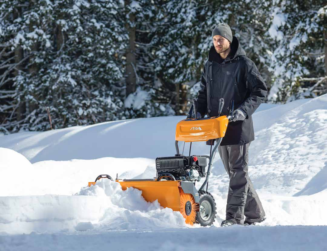 Zamiatarka SWS 800 G Silnik spalinowy Pojemność skokowa 212 cm 3 Moc 4,4
