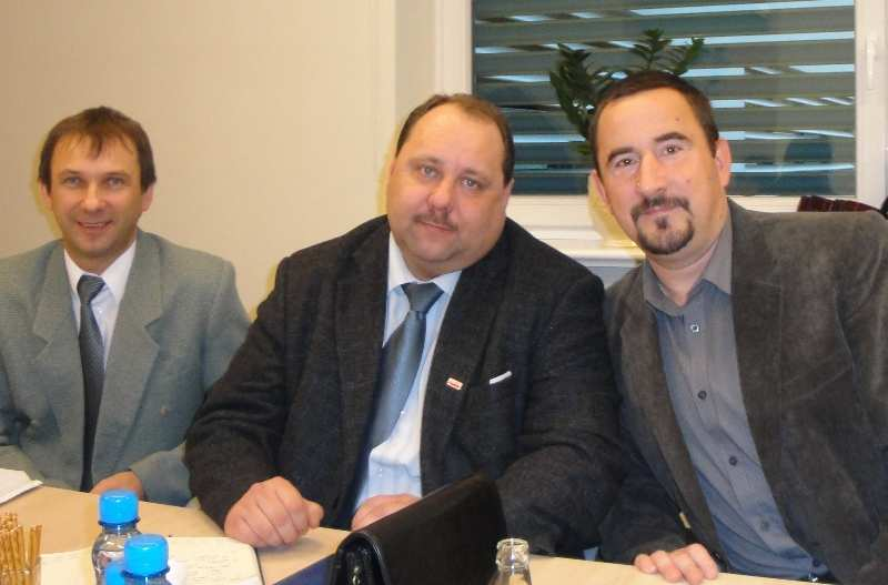 Kalendarium czyli: co? gdzie? kiedy? 16.12.2009 Uzgodnienia w Operatorze nominalny czas pracy w 2010. Od lewej: D. Caban, R. Jusis, K. Gonerski.