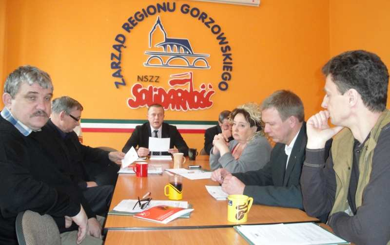 (Ciąg dalszy ze strony 3) 4.01.2010 Posiedzenie Zarządu Regionu Gorzów NSZZ Solidarność. Członkowie Z.R. Gorzów NSZZ Solidarność Na pierwszym w 2010 roku posiedzeniu spotkali się członkowie Zarządu Regionu Gorzów Wlkp.