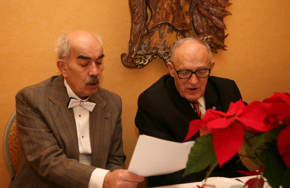 senior, który sam boi się Boga i robi wszystko, aby jego koledzy też się Go bali i nie broili więcej od niego; Senior wdzięczny - tj.