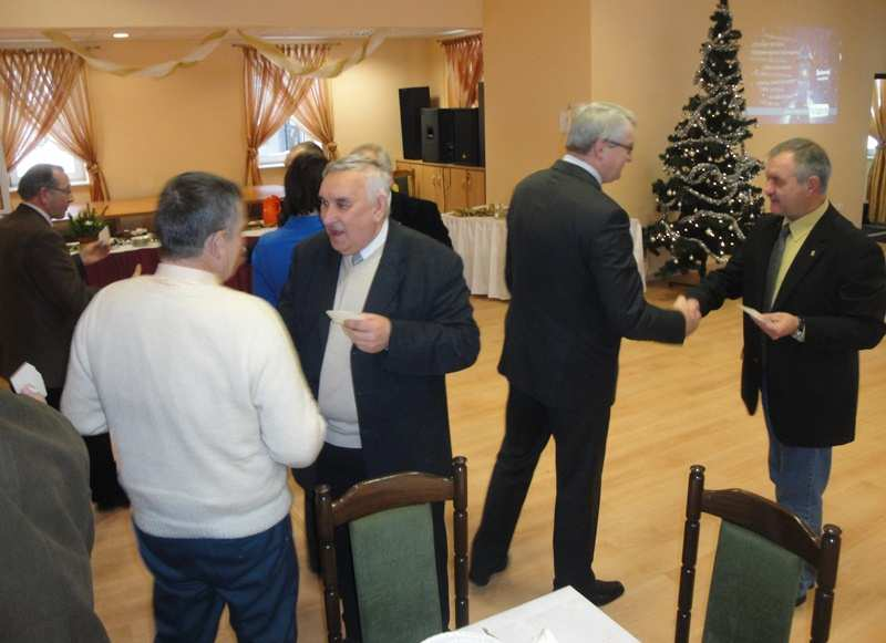 Dyczkowski przy akompaniamencie gitary wspólnie z zebranymi śpiewał najpiękniejsze kolędy, a w przerwach opowiadał dowcipy.
