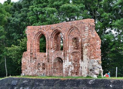 Trzęsacz Ruiny kościoła na klifie Wybudowany