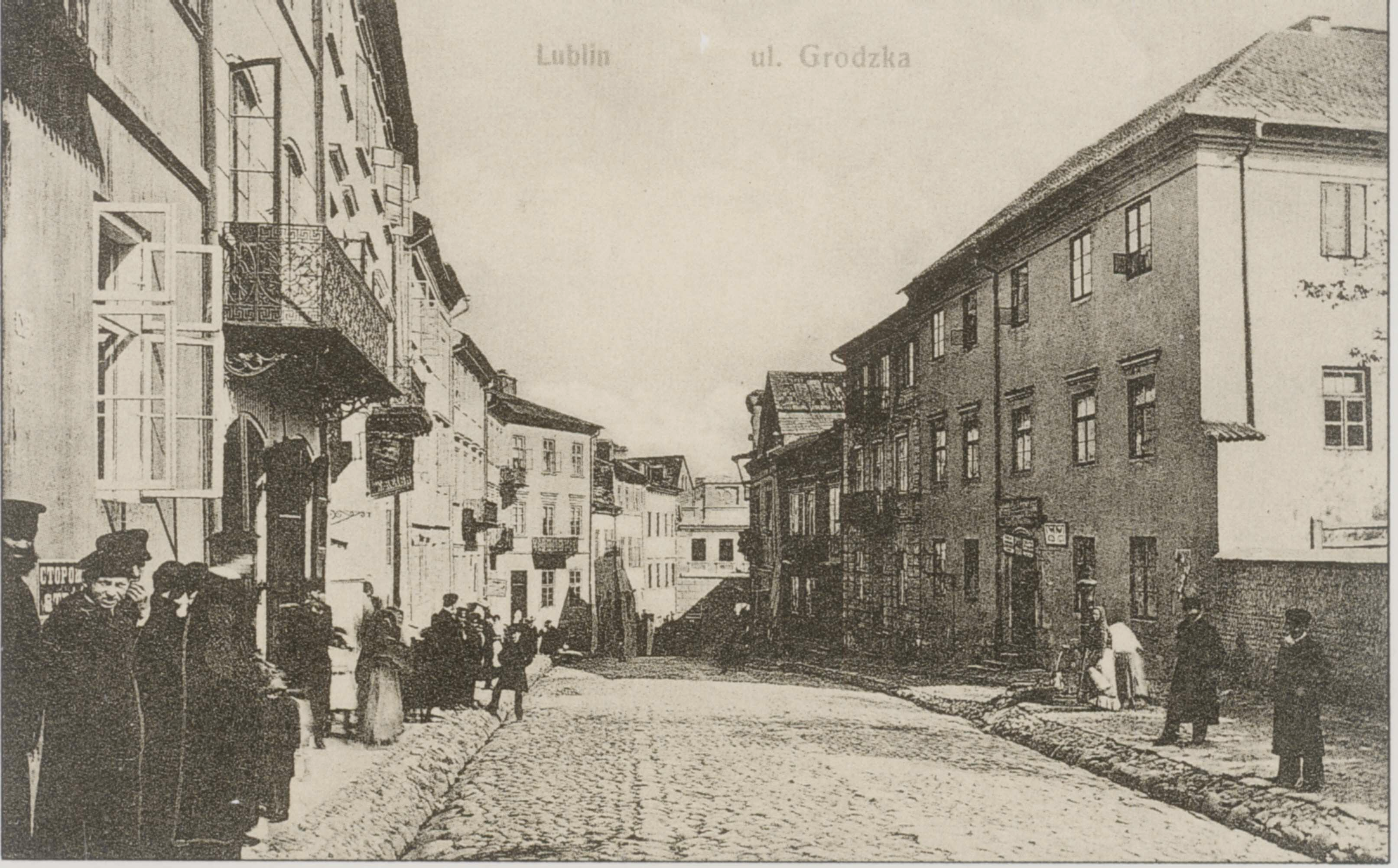 Fotografie przedwojenne/pre-war photographs: Grodzka 13, kamienica druga od