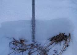 Hala Gąsienicowa 12 mnpm (data wykonania 4.12.213r.) grubość pokrywy śnieżnej 38 cm Profil wykazuje niewielkie niestabilności na głębokości ok.
