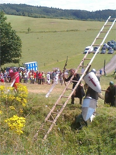 łucznicy, a także dwie