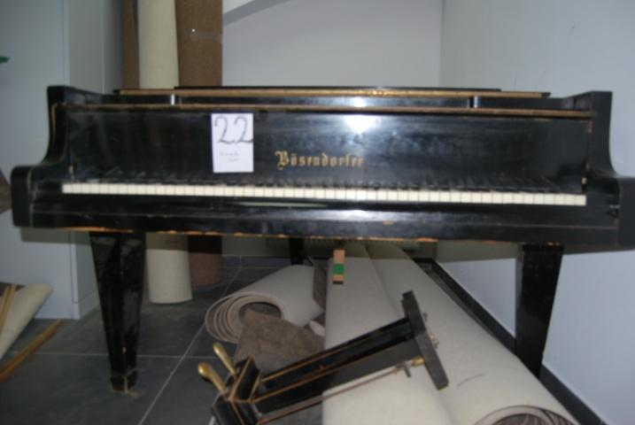 przy Sali D01 numer instrumentu 21 Fortepian Boesendorfer nr 26672