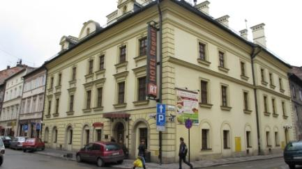 Na przełomie 2008 i 2009 roku oferowanych było prawie 180 kamienic do sprzedaży. Oznacza to 80% wzrost podaży w stosunku do roku poprzedniego.