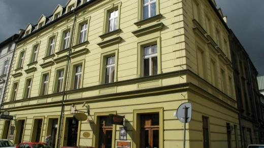 - inwestycja branżowa tę strategię realizują inwestorzy wyspecjalizowani w usługach związanych z nieruchomościami.