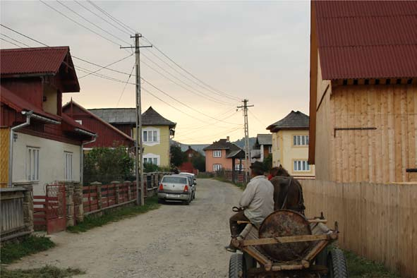 4. TRANSFORMARI SI MUTATII - scurt istoric al mutatiilor satului traditional Peisajul cultural se afla intr-o continua modificare.
