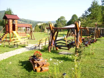 metalice si platformei masive din beton pe care sunt amplasate. Aceste modernizari trebuie integrate, mascate intr-o conceptie peisagera.