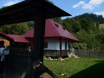 Pe urma a tot adaugat pentru turisti camera-baie, camera-baie. S-a tot dus inspre gradina construind ca la nebuni. Eu imi puneam mainile-n cap si plecam!