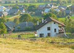 dezvoltarea necontrolata a zonei poate produce modificari ireversibile la nivelul peisajului, ceea ce dauneaza inclusiv comunitatii locale, alterand