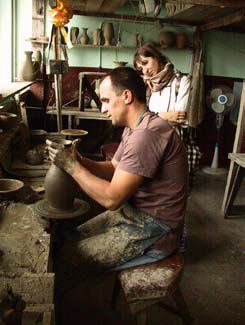 Intr-o piata globala aflata in continua industrializare, in care produsele de baza trec din ce in ce mai mult printr-un proces repetitiv, de masa, ce are ca rezultat pierderea calitatii in favoarea