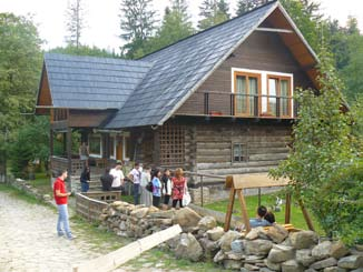 Aceasta interventie reuseste sa evite volume mari construite si forme neadecvate.