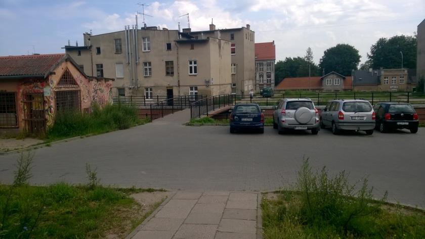 PRZESTRZEŃ LOKALNA REJON UL. DIAMENTOWEJ MOCNE STRONY: PRZESTRZEŃ ISTNIEJĄCA I FUNKCJONUJĄCA, WAŻNE POWIĄZANIE PIESZE TRAKTU ŚW.