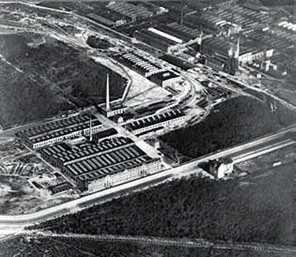 , mając zaledwie 26 lat i będąc cudzoziemcem, został zastępcą kierownika wielkiego fabrycznego laboratorium liczników elektrycznych.