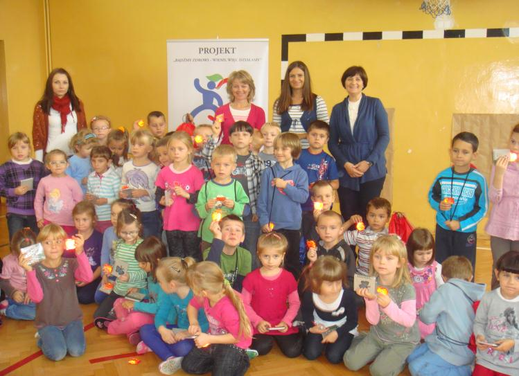 Festyn w Szkole Podstawowej nr 2 w Wągrowcu - Promocja Projektu Bądźmy zdrowi- wiemy, więc działamy w 2012 r. 9.2.3.