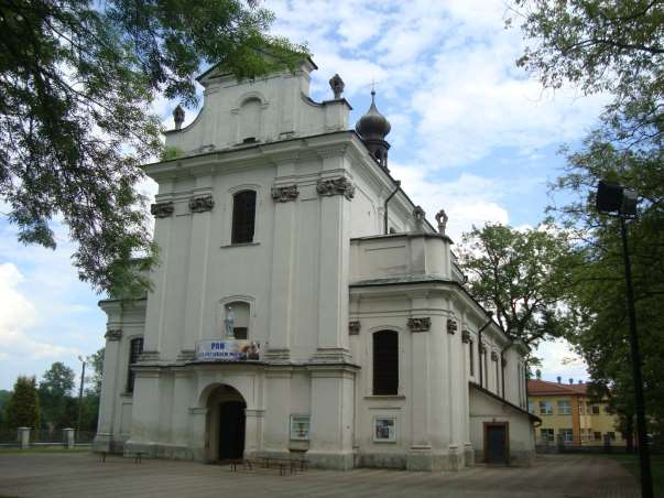 179 W 1870 roku rozpoczęto budowę nowej światyni, którą ukończono w 1875 roku (patrz zdjęcie przy opisie cerkwi prawosławnej w Tarnogrodzie).
