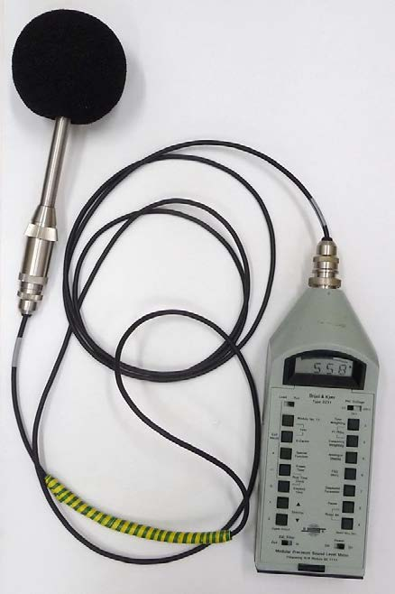 METODYKA BADAŃ Pomiaru hałasu wykonano zgodnie z procedurą opisaną w normie PN-EN ISO 11201:1999 Do pomiaru hałasu stosowano miernik hałasu Brüel & Kjær typ 2231.