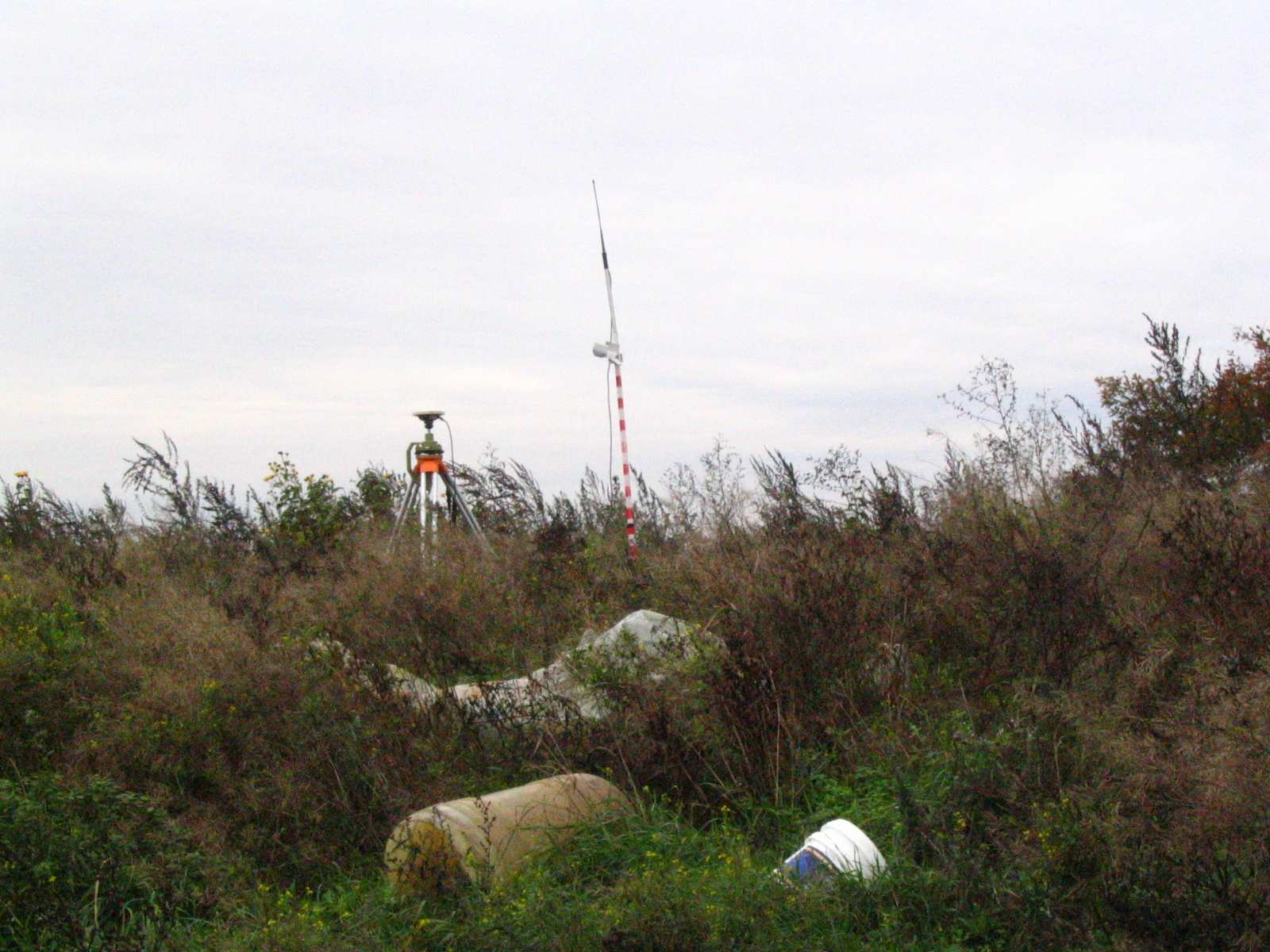 Polegające na sporządzeniu i interpretacji wynikowych map: przebiegu osiadania powierzchni składowiska odpadów Mapy wykonane zostały na podstawie pomiarów GPS w 2010 roku i są prezentowane jako
