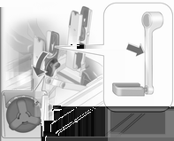 62 Schowki Mocowanie roweru do tylnego systemu transportowego Umieścić rower na uchwycie.