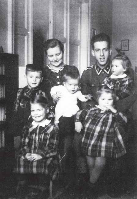Wilhelmine i Lothar z dziećmi, Boże Narodzenie 1943.