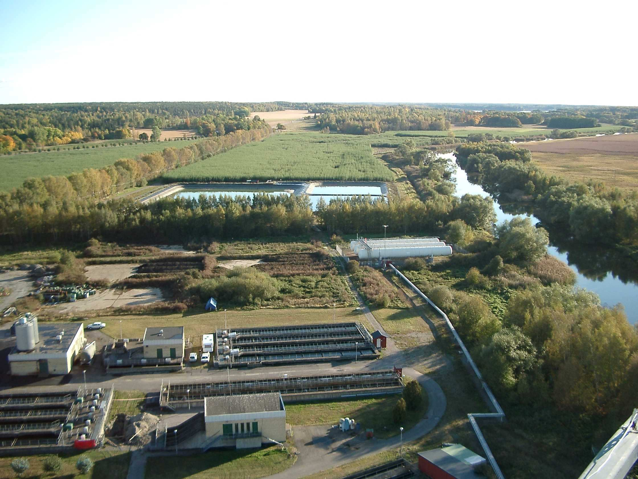 Wierzba energetyczna w mieście Enköping Redukcja związków azotu do Bałtyku - Projekt Nynäs od 2001 roku 20 000 mieszkańców 80 hektarów wierzby 15 procent paliwa Zimą