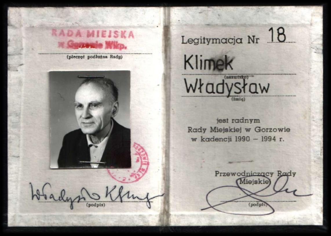 Od 1990 do 1994 roku był radnym, przewodniczył komisji gospodarczej.