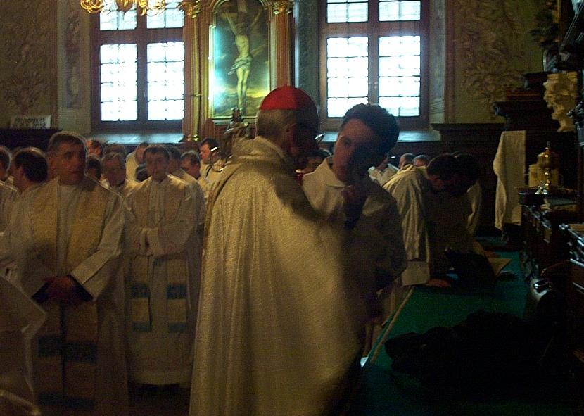 PRZYGOTOWANIE BEZPOŚREDNIE - uzgodnienia z głównym celebransem Zawsze przed liturgią C powinien porozmawiać z GC