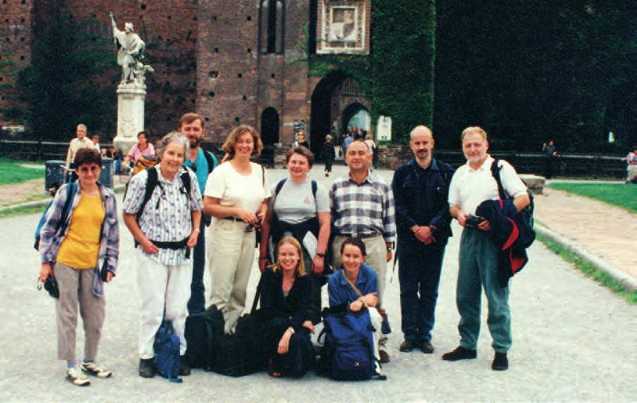 W fotografii 41 Uczestnicy ogólnopolskiej wyprawy na Wyspy Zielonego Przylądka, Mediolan 1999 r.