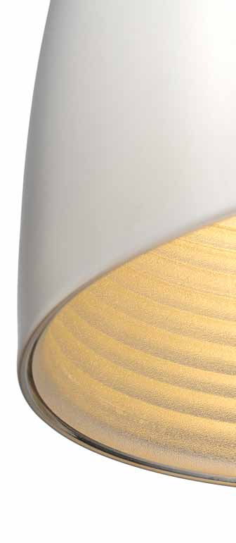 CARISSIMA Wisząca sożkowa lampa z aluminiowym lakierowanym kloszem. Z zewnęrznej srony klosz jes w kolorze czarnym a po sronie wewnęrznej w kolorze złoym.