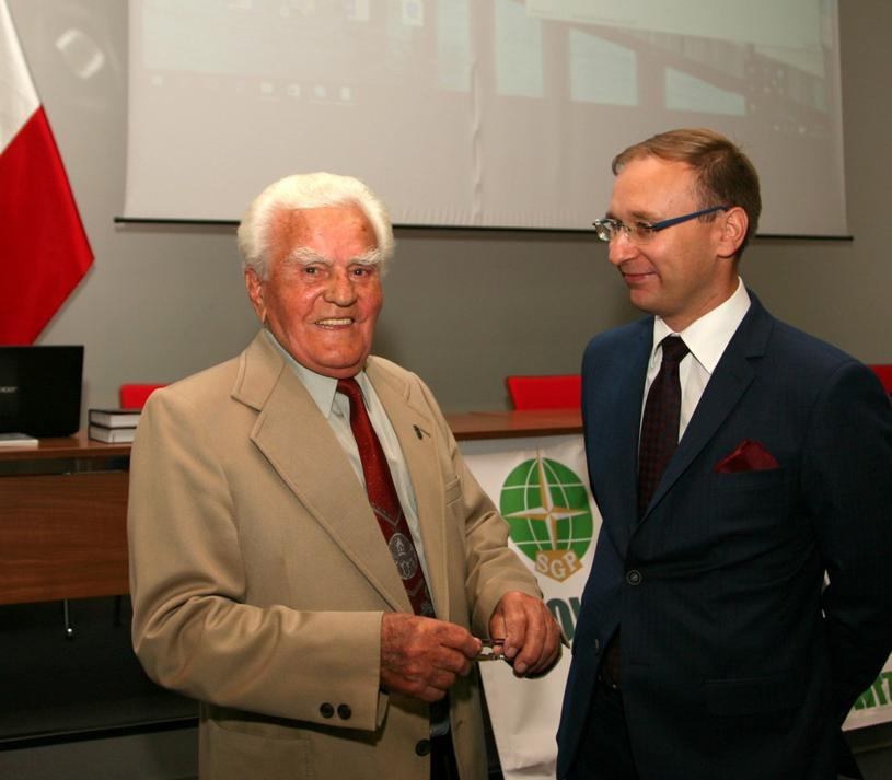 przewodniczący/prezesi SGP w Bydgoszczy Hieronim Czarnowski, Stanisław Marcin Wiliński, Bronisław Węglarz, Henryk Siuda; Bolesław Cieszyński reprezentujący geodetów toruńskich.