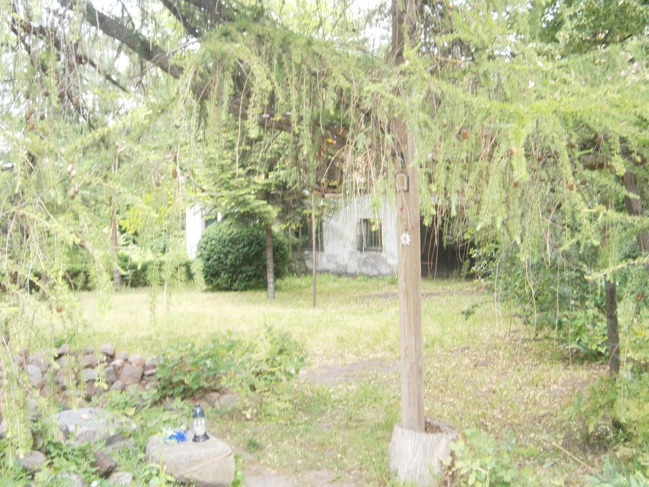 Przed kapelanią znajduje
