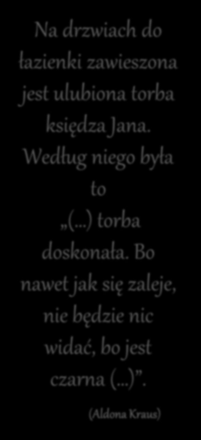 Na drzwiach do łazienki zawieszona jest ulubiona torba księdza Jana.