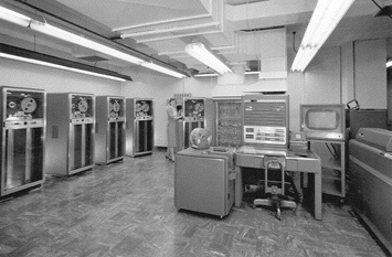 IBM 704 (1954) - następca modelu 701 - ulepszenia: --